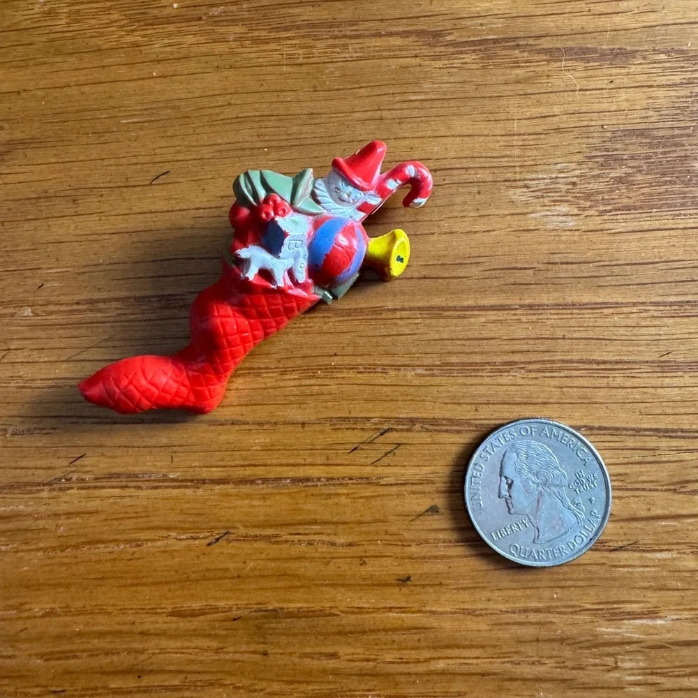 Vintage Christmas Stocking Elf Gnome Brooch Pin Holiday Festive Red‎ Plastic
